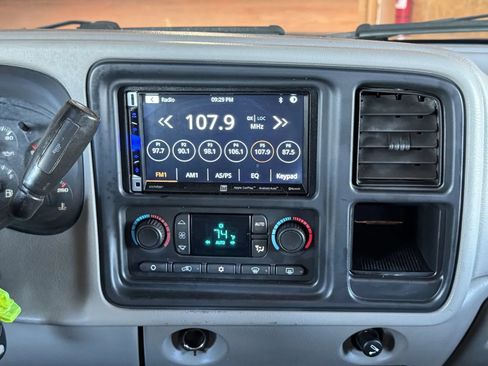 Used 2005 GMC Sierra 2500 SLE w/ Skid Plate Package AWD/4WD image 24