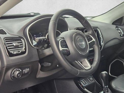 Used 2020 Jeep Compass Latitude image 10