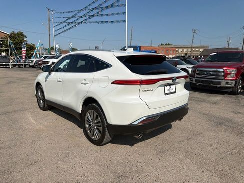 Used 2024 Toyota Venza XLE AWD/4WD image 7