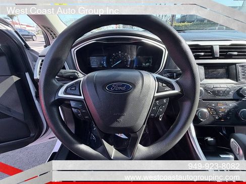 Used 2016 Ford Fusion SE FWD image 11