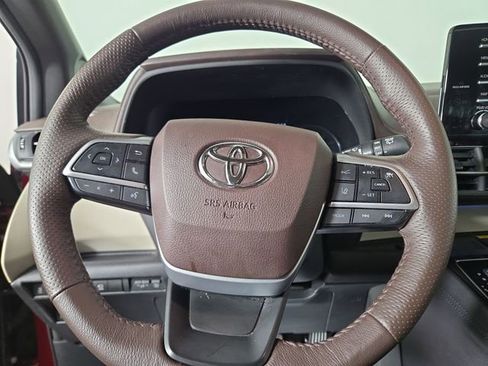 Used 2021 Toyota Sienna Platinum AWD/4WD image 22
