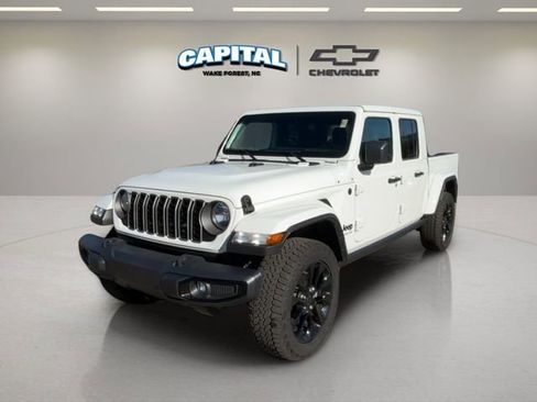 Used 2025 Jeep Gladiator Nighthawk image 1