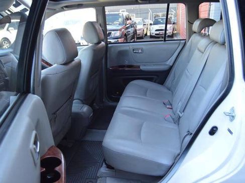Used 2004 Toyota Highlander Limited AWD/4WD image 46