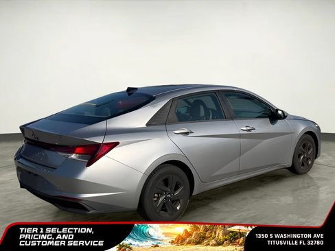 Used 2021 Hyundai Elantra SEL w/ Convenience Package FWD image 9