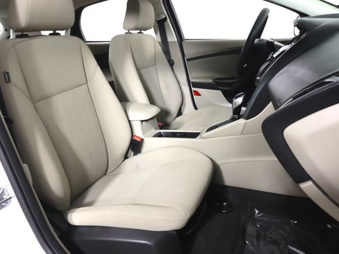 Used 2018 Ford Focus SE FWD image 32