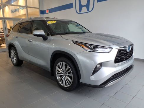 Used 2023 Toyota Highlander Platinum AWD/4WD image 1