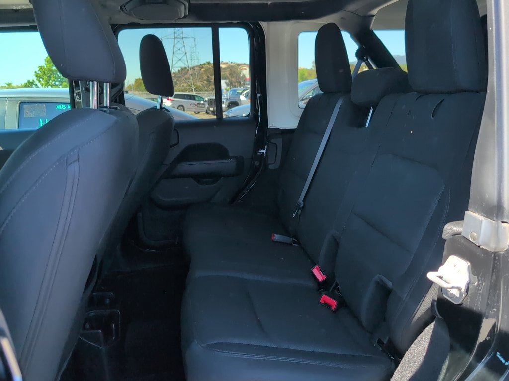 Used 2020 Jeep Wrangler Unlimited Sahara w/ LED Lighting Group AWD/4WD image 9