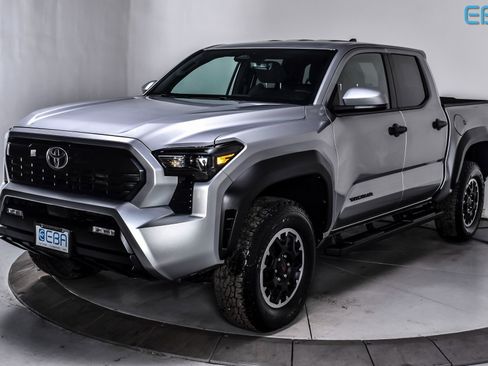 Used 2025 Toyota Tacoma TRD Off-Road image 2