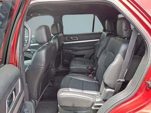 Used 2017 Ford Explorer XLT w/ Equipment Group 202A FWD image 6