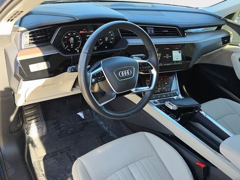 Certified 2024 Audi Q8 e-tron Premium image 20