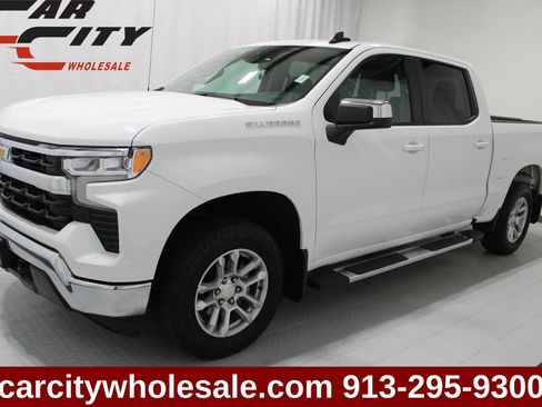 Used 2022 Chevrolet Silverado 1500 LT AWD/4WD image 1