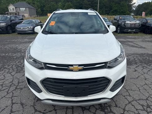 Used 2020 Chevrolet Trax LT w/ LT Convenience Package AWD/4WD image 2