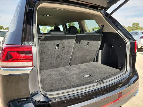 Used 2024 Volkswagen Atlas SE FWD image 9