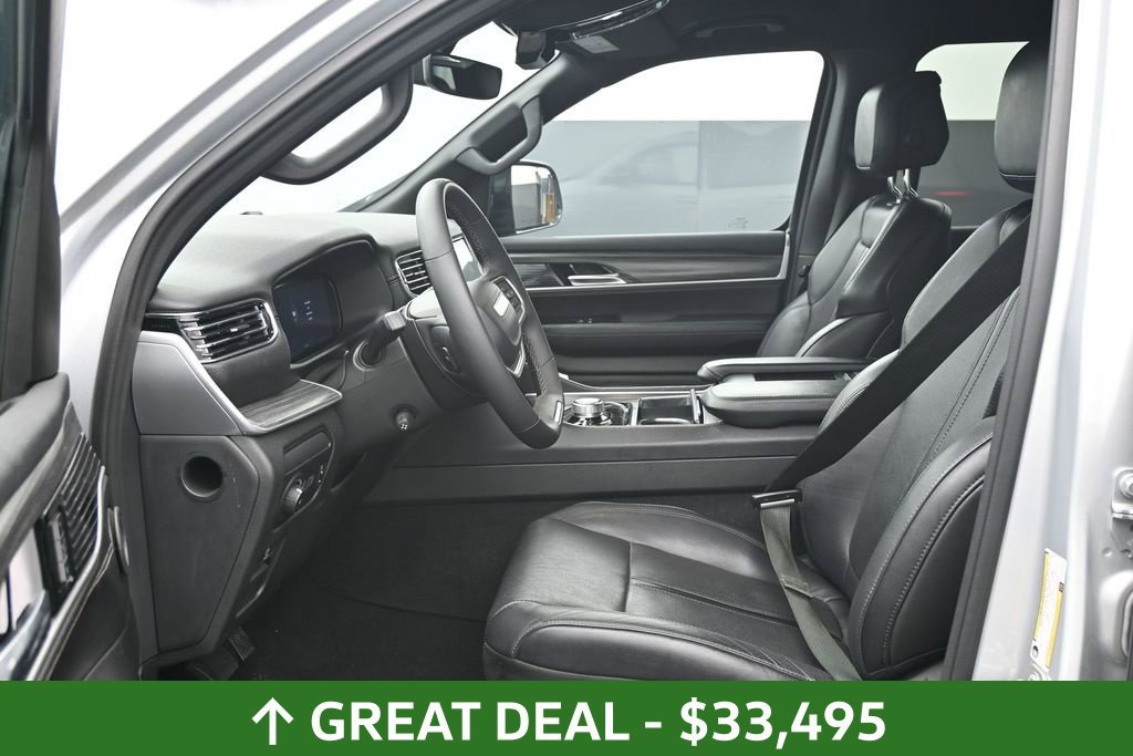 Used 2024 Jeep Wagoneer L Series II w/ Flexible Seating Group AWD/4WD image 17