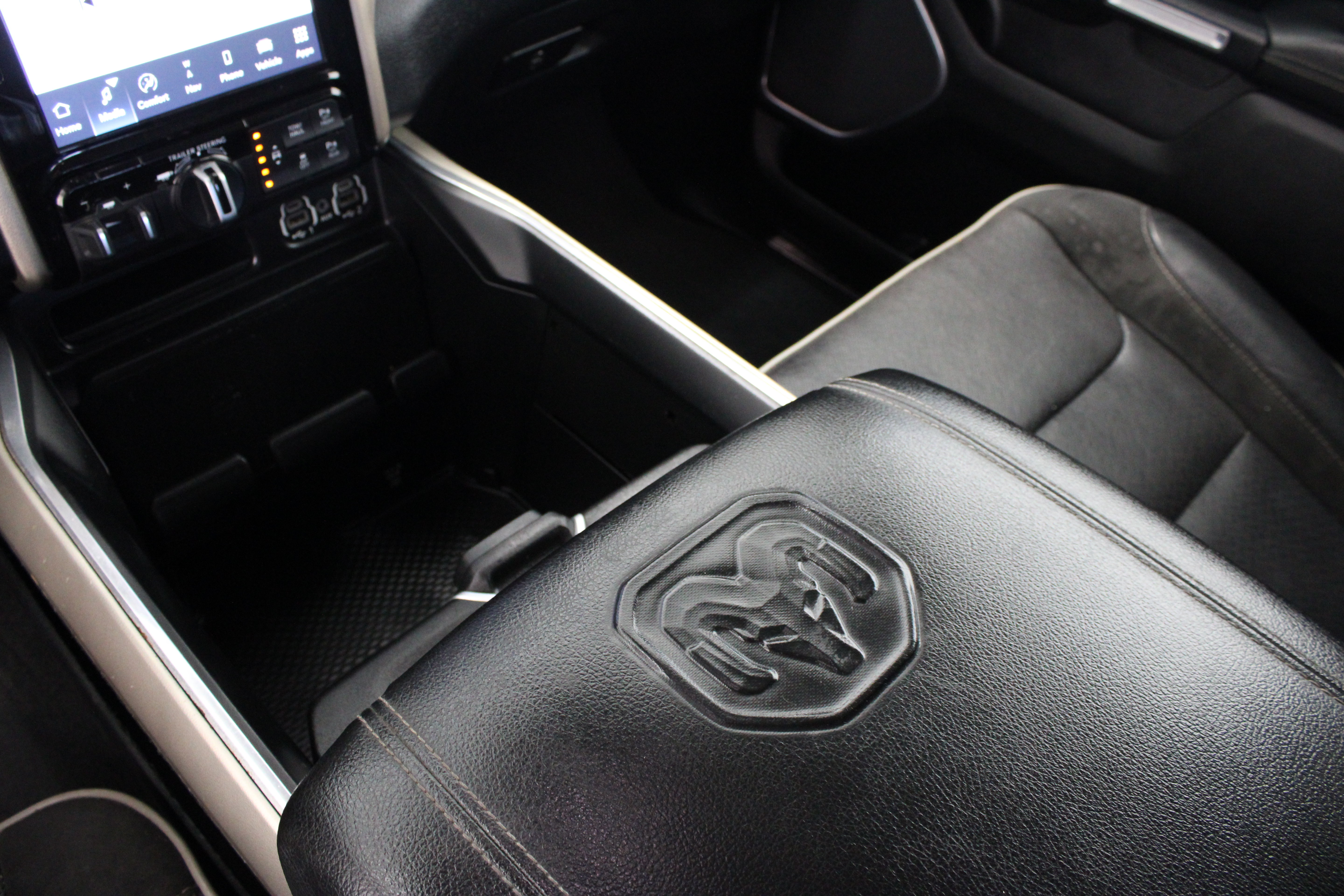 Used 2022 RAM 1500 Laramie AWD/4WD image 19