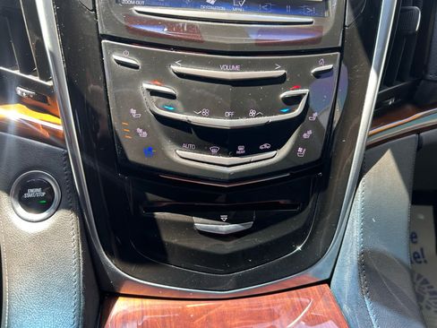 Used 2019 Cadillac Escalade Premium Luxury AWD/4WD image 21