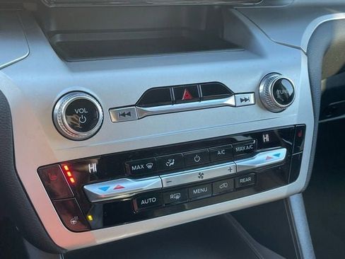 Used 2021 Ford Explorer XLT w/ Equipment Group 202A image 21