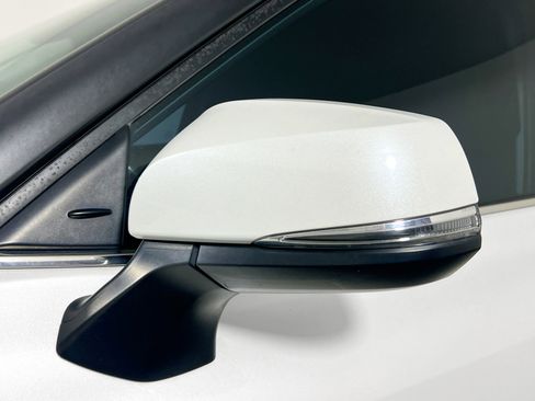 Used 2021 Toyota Highlander LE image 12