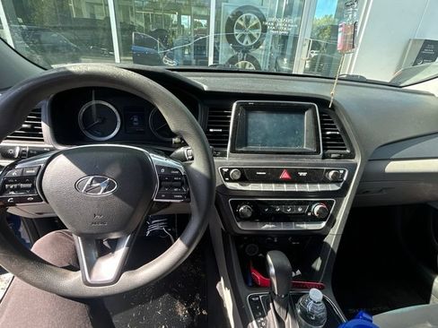 Used 2018 Hyundai Sonata SE FWD image 3