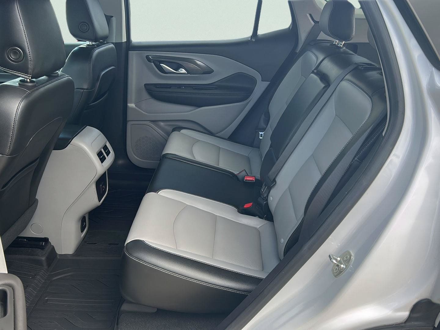 Used 2023 GMC Terrain SLT w/ Tech Package FWD image 19