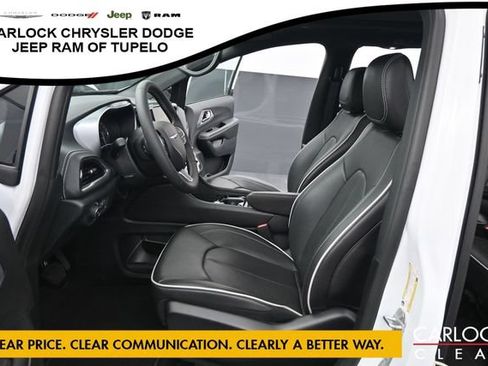 Used 2026 Chrysler Pacifica Limited FWD image 11