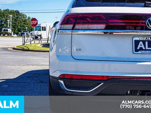 Used 2024 Volkswagen Atlas Cross Sport SE FWD image 17