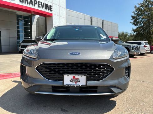 Used 2022 Ford Escape SE w/ Convenience Package FWD image 3
