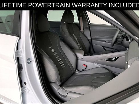 Used 2025 Hyundai Elantra Sport image 8