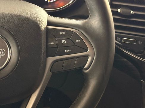 Used 2019 Jeep Grand Cherokee Altitude image 30