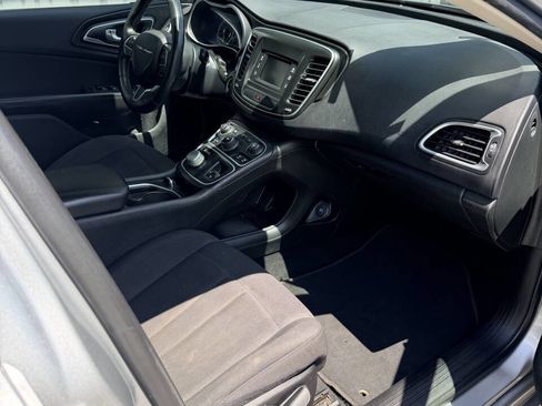 Used 2015 Chrysler 200 Limited w/ Convenience Group FWD image 3