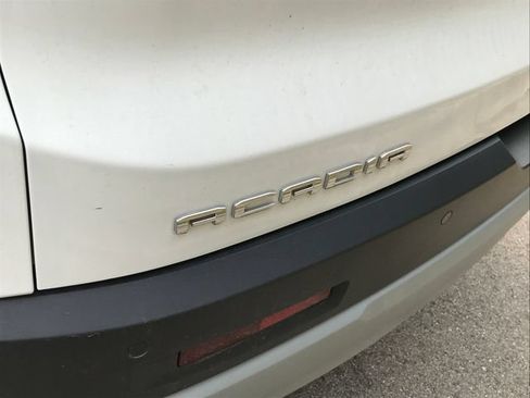 Used 2020 GMC Acadia SLE FWD image 11