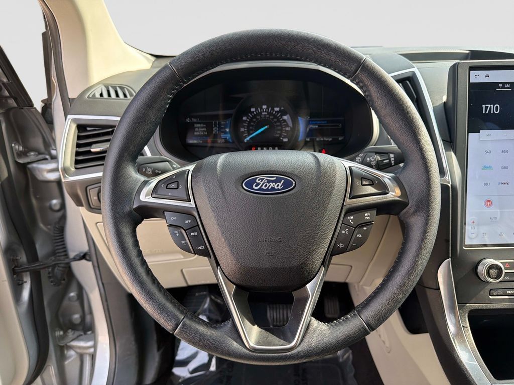Used 2022 Ford Edge Titanium AWD/4WD image 32