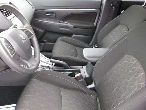 Used 2025 Mitsubishi Outlander Sport ES image 13