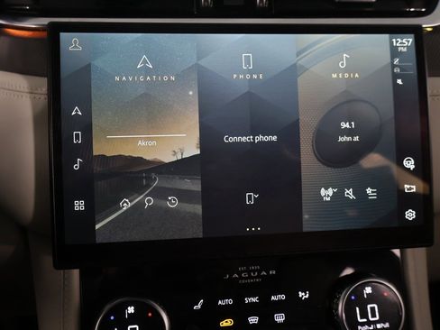 Used 2022 Jaguar F-PACE SVR image 52