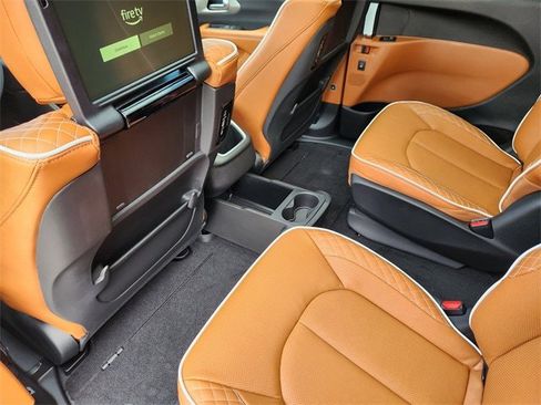 New 2026 Chrysler Pacifica Pinnacle image 22