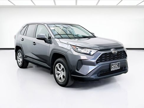 Used 2022 Toyota RAV4 LE FWD image 3