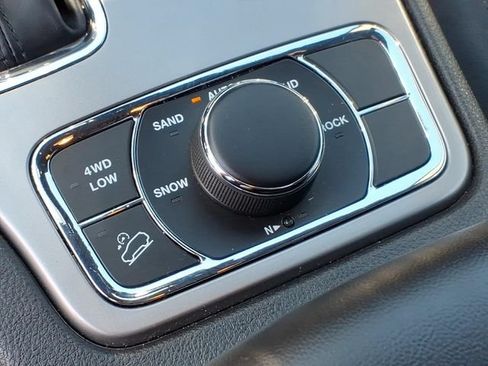 Used 2022 Jeep Grand Cherokee Limited AWD/4WD image 21