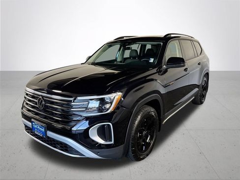 Certified 2025 Volkswagen Atlas Peak Edition SE AWD/4WD image 2