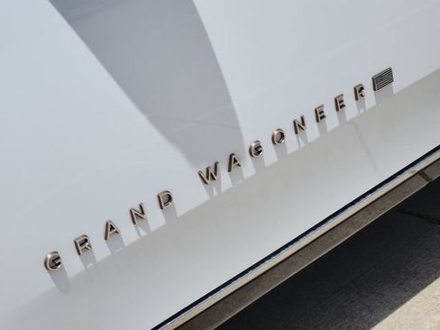 Used 2023 Jeep Grand Wagoneer L Series III w/ Rear Seat Video Group 1 AWD/4WD image 12