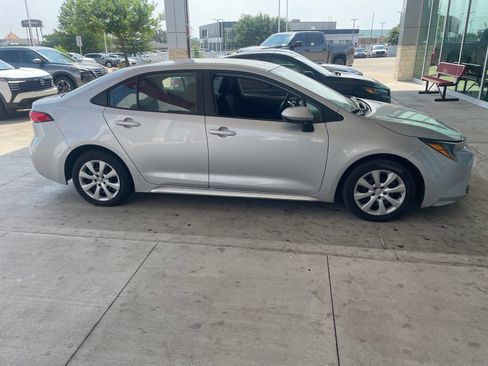 Used 2024 Toyota Corolla LE FWD image 5