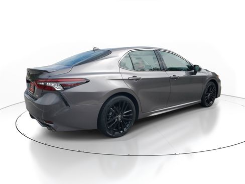 Used 2024 Toyota Camry XSE FWD image 6