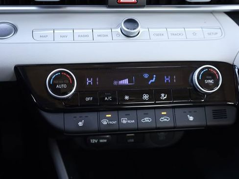 Used 2025 Hyundai Elantra Limited w/ Cargo Package image 19