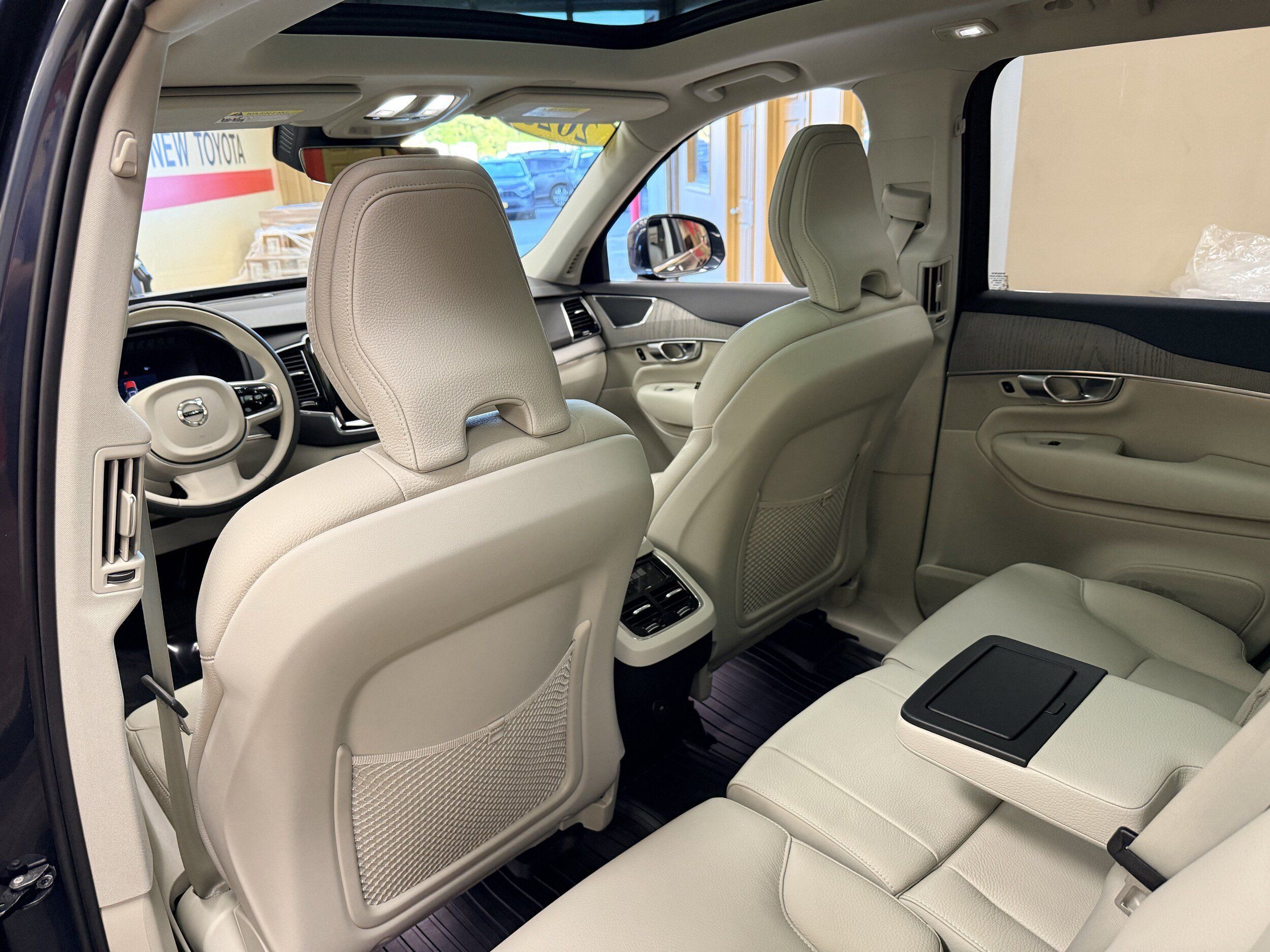 Used 2025 Volvo XC90 B6 Plus w/ Protection Package Premier AWD/4WD image 21
