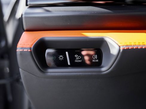 Used 2025 Lamborghini Urus SE image 57