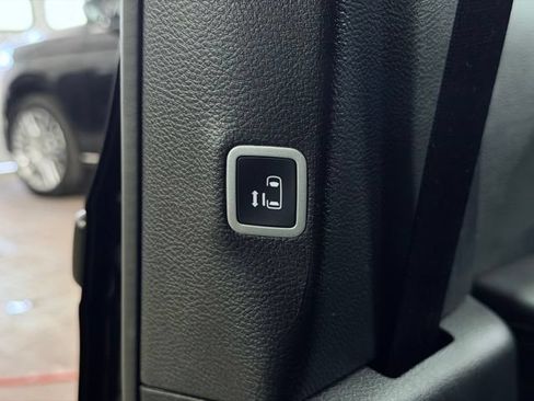 Used 2025 Chrysler Pacifica Select FWD image 25