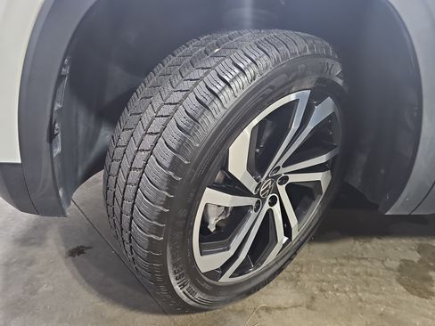 Used 2023 Volkswagen Atlas Cross Sport SEL AWD/4WD image 31