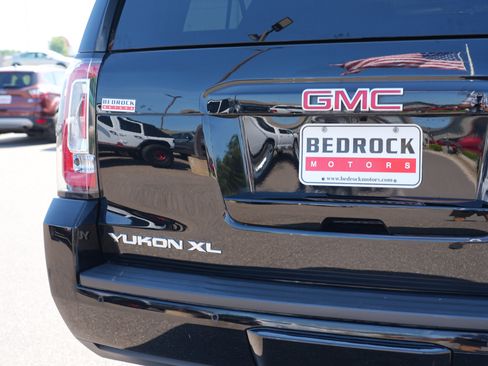 Used 2020 GMC Yukon XL SLT w/ Enhanced Security Package AWD/4WD image 10