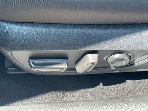 Used 2025 Toyota RAV4 XLE AWD/4WD image 49