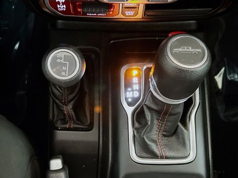 Used 2022 Jeep Gladiator Rubicon w/ LED Lighting Group AWD/4WD image 13
