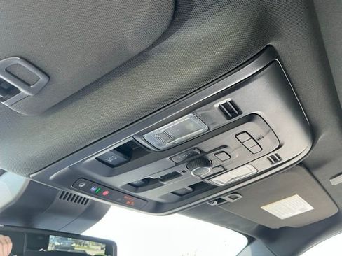 Used 2023 Chevrolet Suburban Premier image 31